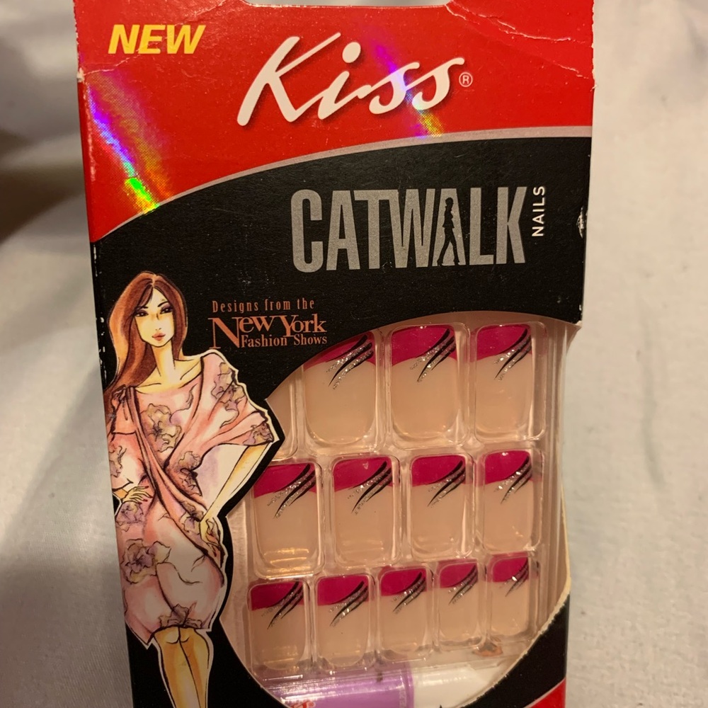 Kiss Catwalk Nails with Chic Red and Black design